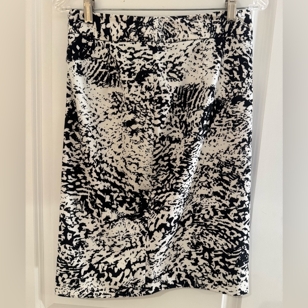 Calvin Klein Black and White Patterned Women's Pencil Skirt